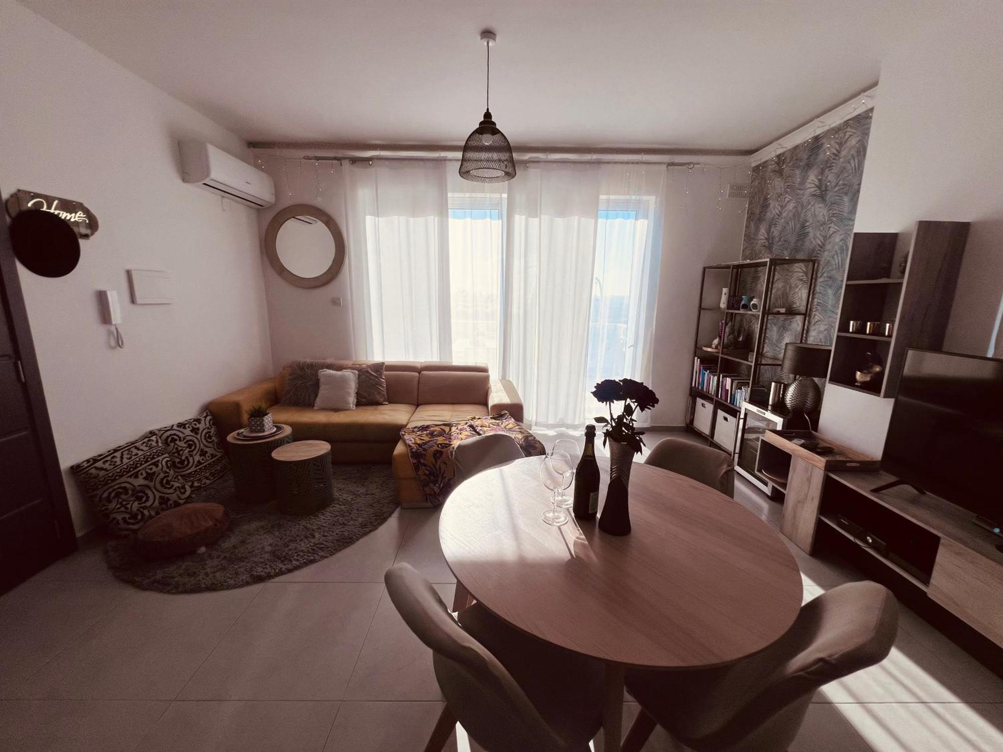 La88 Sweethome Penthouse With Jacuzzi San Gwann
